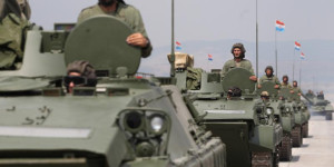 23.07.2015., Udbina - U vojarni Josip Jovic jutros je odrzana prva zajednicka vjezba motorizirano-mehanizirano-oklopnih postrojbi Oruzanih snaga RH koji ce sudjelovati na svecanom mimohodu u Zagrebu 4. kolovoza 2015. godine. Vjezbi je nazocio ministar OS Ante Kotromanovic. Photo: Boris Scitar/Vecernji list/PIXSELL