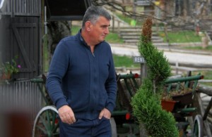 Plitvice, 15.11.2015 - Usuglaavanje reformi na kojima u subotu i nedjelju radi Nacionalno vijeæe stranke Most nezavisnih lista i izabrani saborski zastupnici ide dobro, te æe u tjednu koji slijedi biti predloene koalicijama HDZ-a i SDP-a, rekao je Hini u ime stranke Most na Plitvicama Ivan Kovaèiæ, gradonaèelnik Omia. Na slici Miro Bulj. foto HINA/ Mladen VOLARIÆ/ ua
