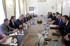 Zagreb, 21.03.2016 - Sastanak pregovaraèkih odbora Vlade Republike Hrvatske i sindikata dravnih slubi. Vlada je imenovala pregovaraèke odbore za pregovore sa sindikatima o izmjenama kolektivnih ugovora za javne i dravne slube i osnovici za plaæe, a na njihovu je èelu potpredsjednik Vlade Boo Petrov. foto HINA/ Denis CERIÆ /dc