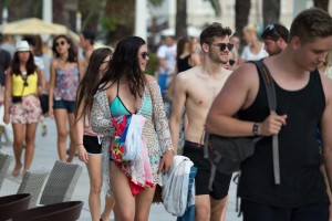 09.07.2015., Split - Dobro raspolozeni turisti na splitskoj rivi.  Photo: Davor Puklavec/PIXSELL