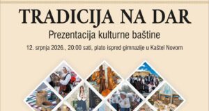 Blago zavičaja Visoke od Unešića do Kaštela – Plato ispred gimnazije, Kaštel Novi
