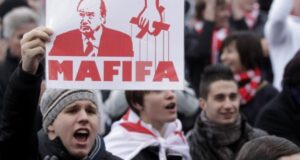 MEDIJI UNIŠTAVAJU INFORMACIJE, RELIGIJE UNIŠTAVAJU MORAL, BANKE UNIŠTAVAJU EKONOMIJU, A FIFA UNIŠTAVA NOGOMET