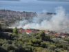 Požar buknuo iznad pruge u Kaštel Starom, na teren izašla sva tri kaštelanska DVD-a