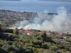 Požar buknuo iznad pruge u Kaštel Starom, na teren izašla sva tri kaštelanska DVD-a