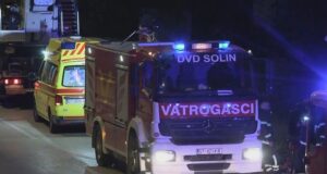U požaru u Eurogardenu u Kaštelima lakše ozlijeđena dva vatrogasca. Nije lokaliziran