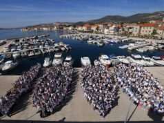 U Kaštel Starom snimljene jubilarne 1000. i 1001. Milenijska fotografija Šime Strikomana